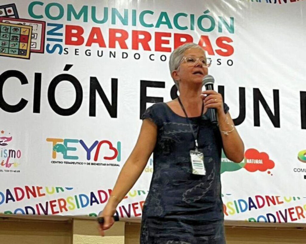 Cecilia Perez hablando de comunicaicon alternativa aumentativa